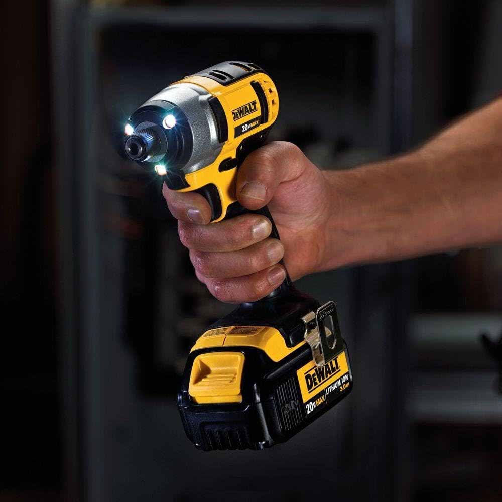 DEWALT - DCK240C2 - Drill / Impact Driver Combo Kit 20V MAX - Two Batteries and Charger