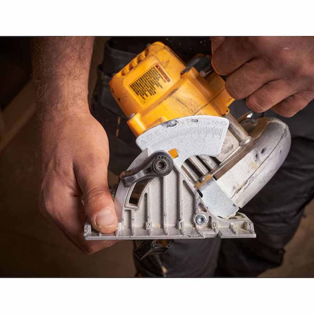 DEWALT - DCS565B - XR Brushless Cordless Circular Saw 20V MAX - 6-1/2" (Tool Only)