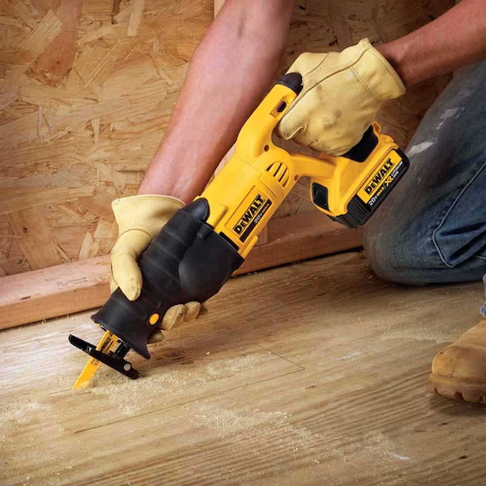 DEWALT - DCS380B - Reciprocating Saw 20V MAX - Variable Speed Trigger (Tool Only)