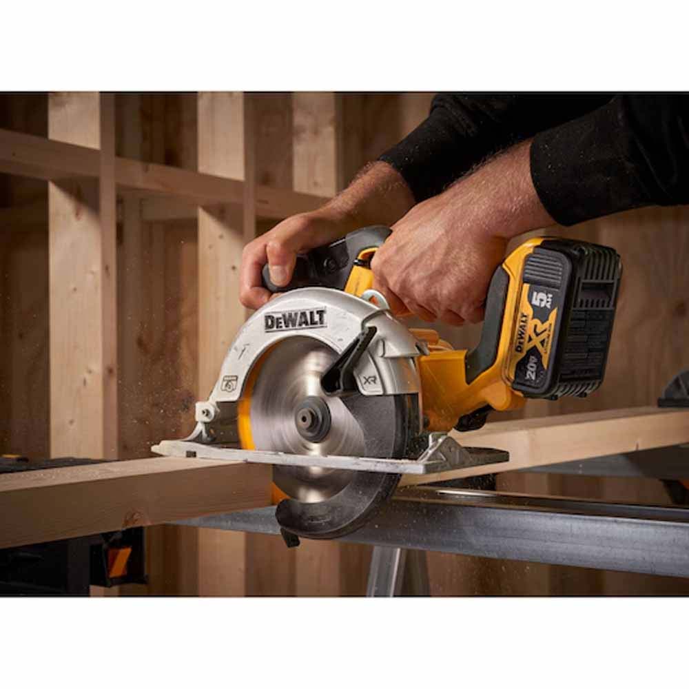 DEWALT - DCS565B - XR Brushless Cordless Circular Saw 20V MAX - 6-1/2" (Tool Only)