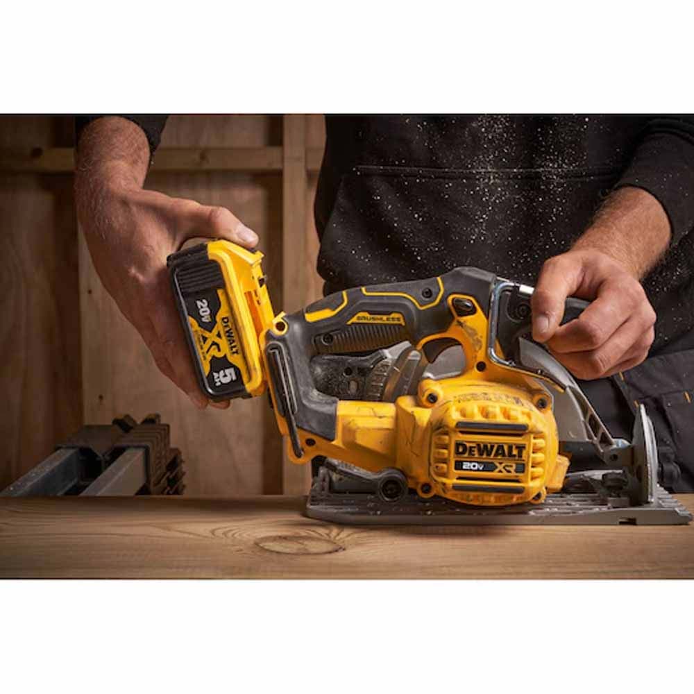 DEWALT - DCS565B - XR Brushless Cordless Circular Saw 20V MAX - 6-1/2" (Tool Only)
